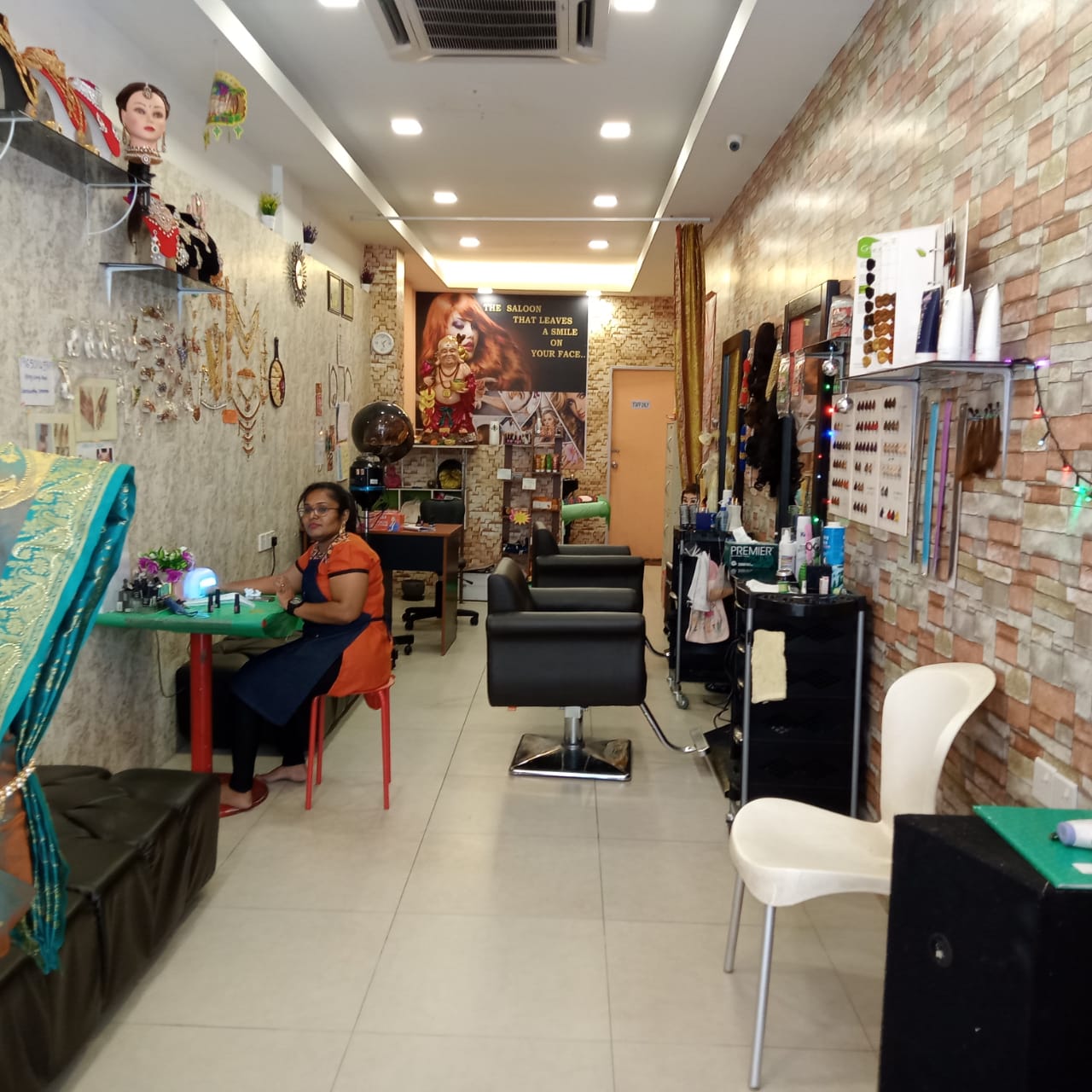 AANYAMUS BRIDAL & BEAUTY SALOON